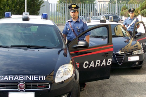 Scoperto con 300 taniche di gasolio rubato: denunciato dai carabinieri di Santo Stefano Belbo