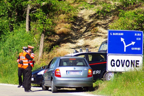 Denunciato per violenza, resistenza e lesioni a pubblico ufficiale