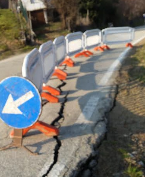 Frana sulla provinciale di Cisterna