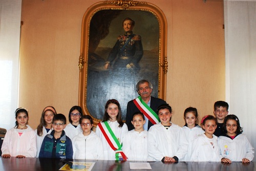 La colomba della pace porta in Municipio il sindaco dei bambini