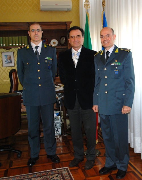 Visita ufficiale del generale Carlo Rozzi nella caserma della finanza di Asti