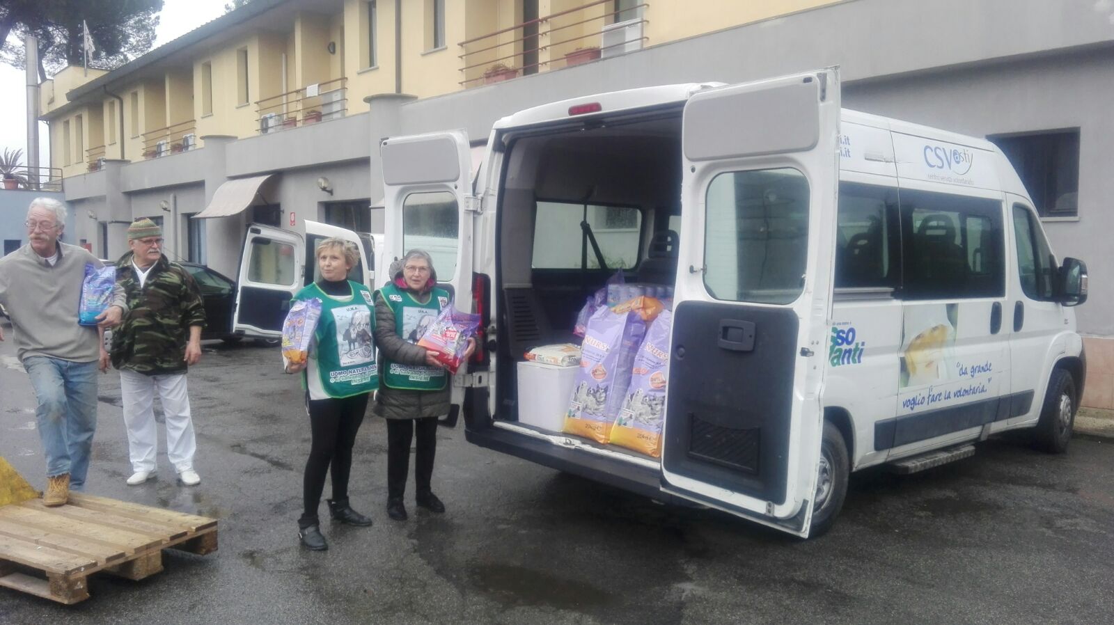 In consegna la colletta alimentare astigiana per gli animali delle zone terremotate