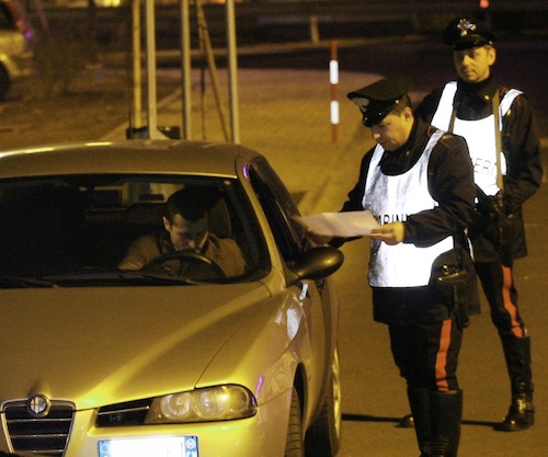 A Santo Stefano Belbo la notte brava di tre giovani finisce in caserma