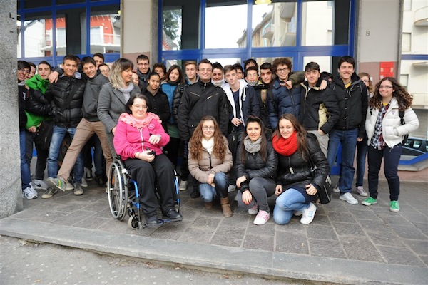 Una passeggiata nel centro di Asti per combattere la disabilità