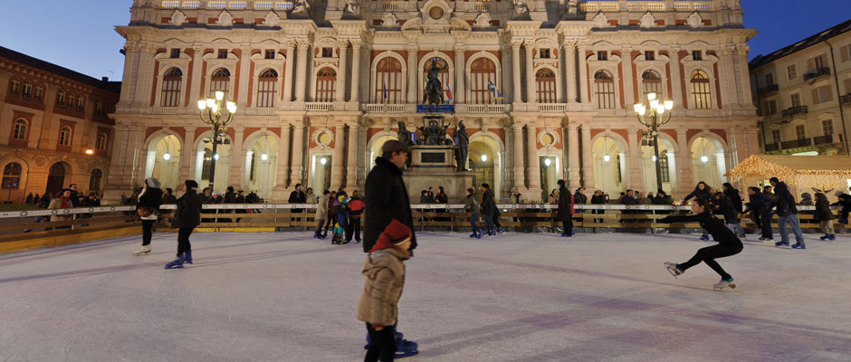 Torino, pattinoire in piazza Carlo Alberto