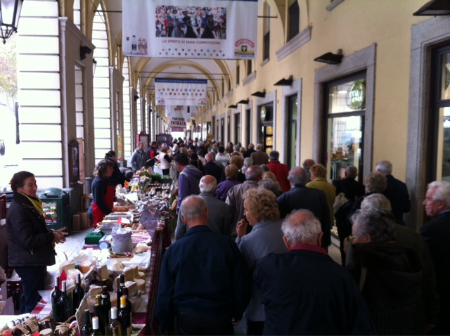 Asti, le foto della Fiera d’Autunno tra le vie del centro