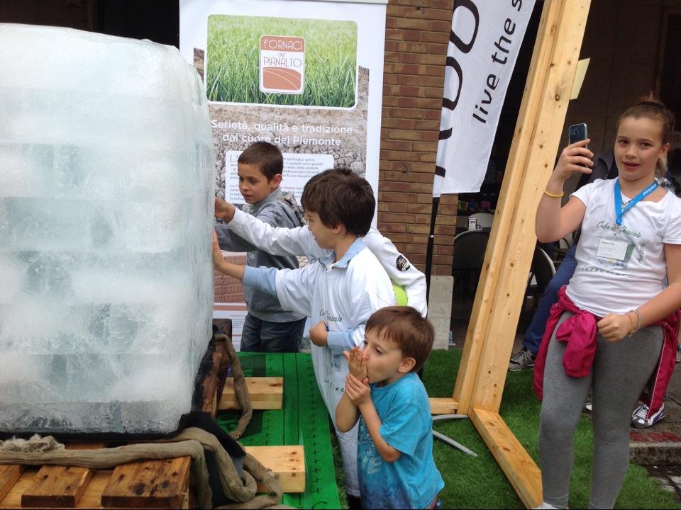 Salvo al 91% dopo dieci giorni il cubo di ghiaccio in piazza San Secondo