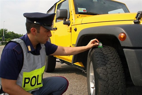 Controlli della polizia stradale sulle gomme in tutto il Piemonte