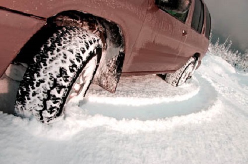 Fra due settimana scatta l’obbligo delle gomme da neve