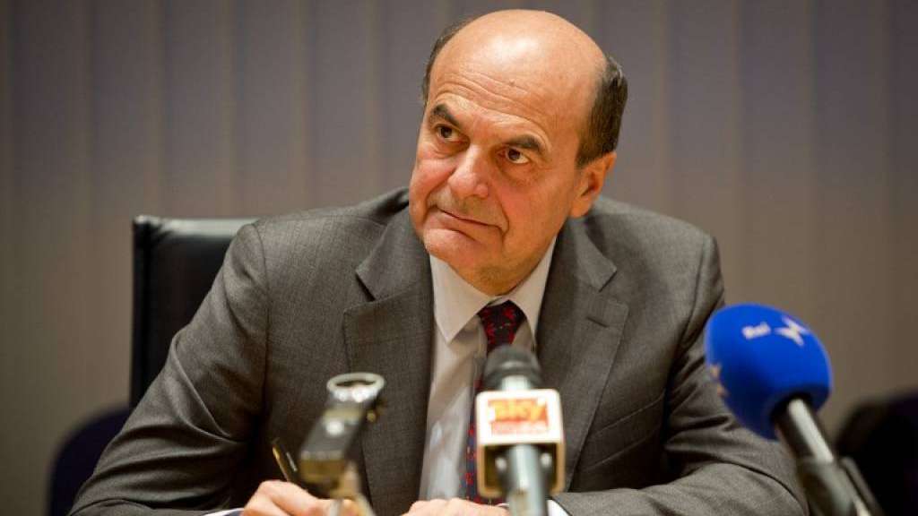 Il presidente della Repubblica Giorgio Napolitano ha scelto il segretario del Pd Pier Luigi Bersani per dare all’Italia «un Governo operante nella pienezza dei suoi poteri»