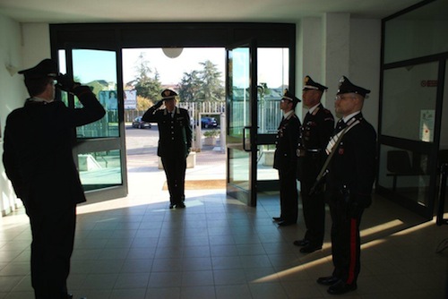 Il generale Lavacca in visita alla caserma di via delle Corse