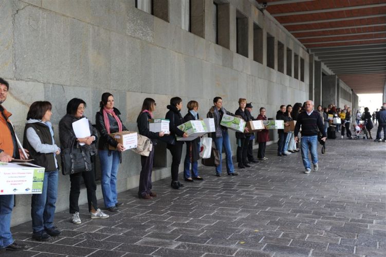 Grizzanti: “Catena umana attorno alla Provincia, schiaffo ai disoccupati”