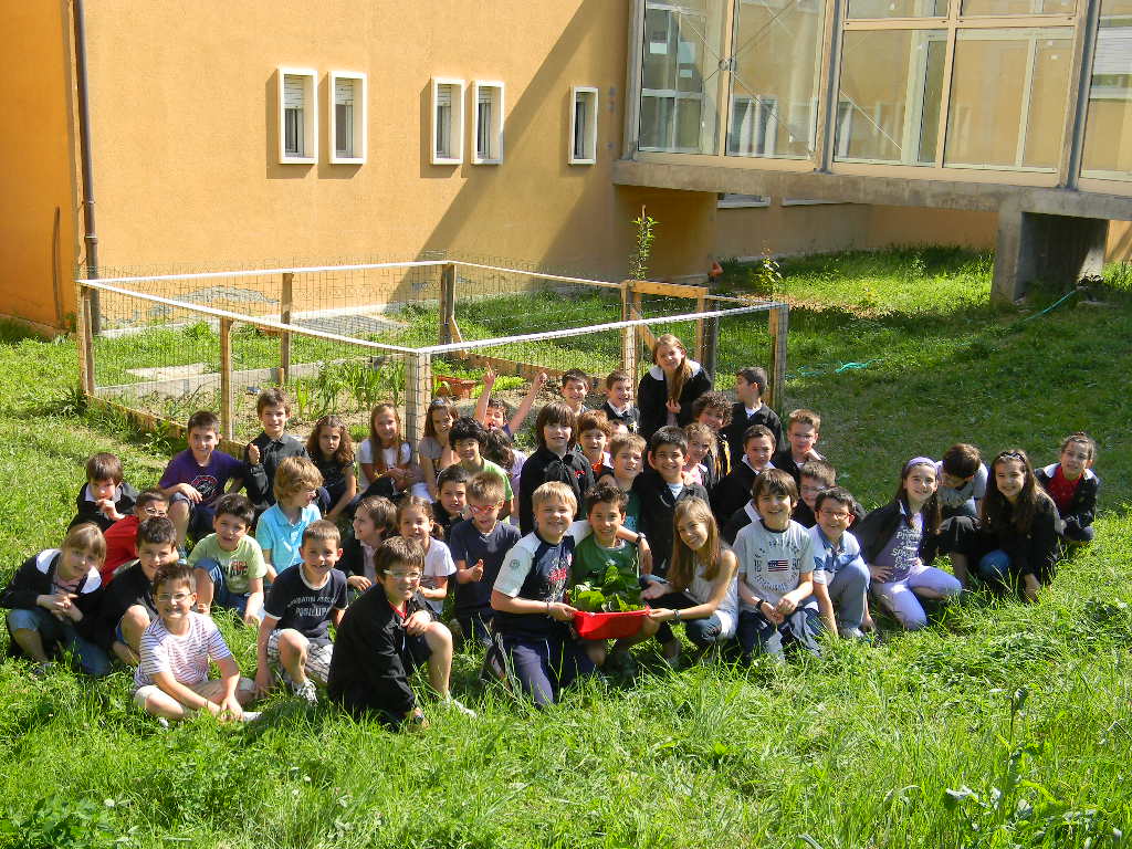 Guerrilla gardening al Boschetto dei Partigiani con i ragazzi della Casa di Carità