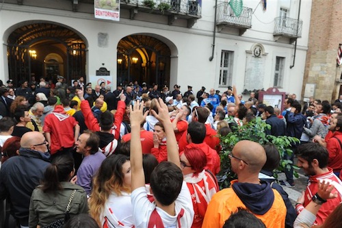 Volti e immagini dal consiglio straordinario dei rettori del Palio: la fotogallery