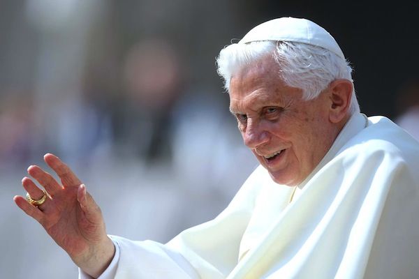 Il primo Angelus orfano di Benedetto XVI