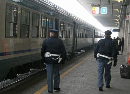 Derubano turista: arrestati dalla polizia di Asti