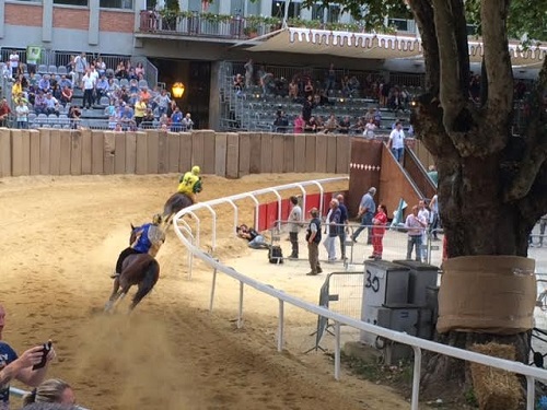 Vigilia del Palio 2015. I fantini provano la pista di piazza Alfieri