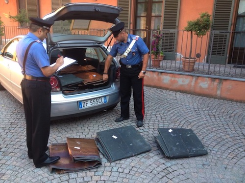 Rubano rame al cimitero di Montiglio e fuggono all’alt dei carabinieri: tre studenti torinesi arrestati