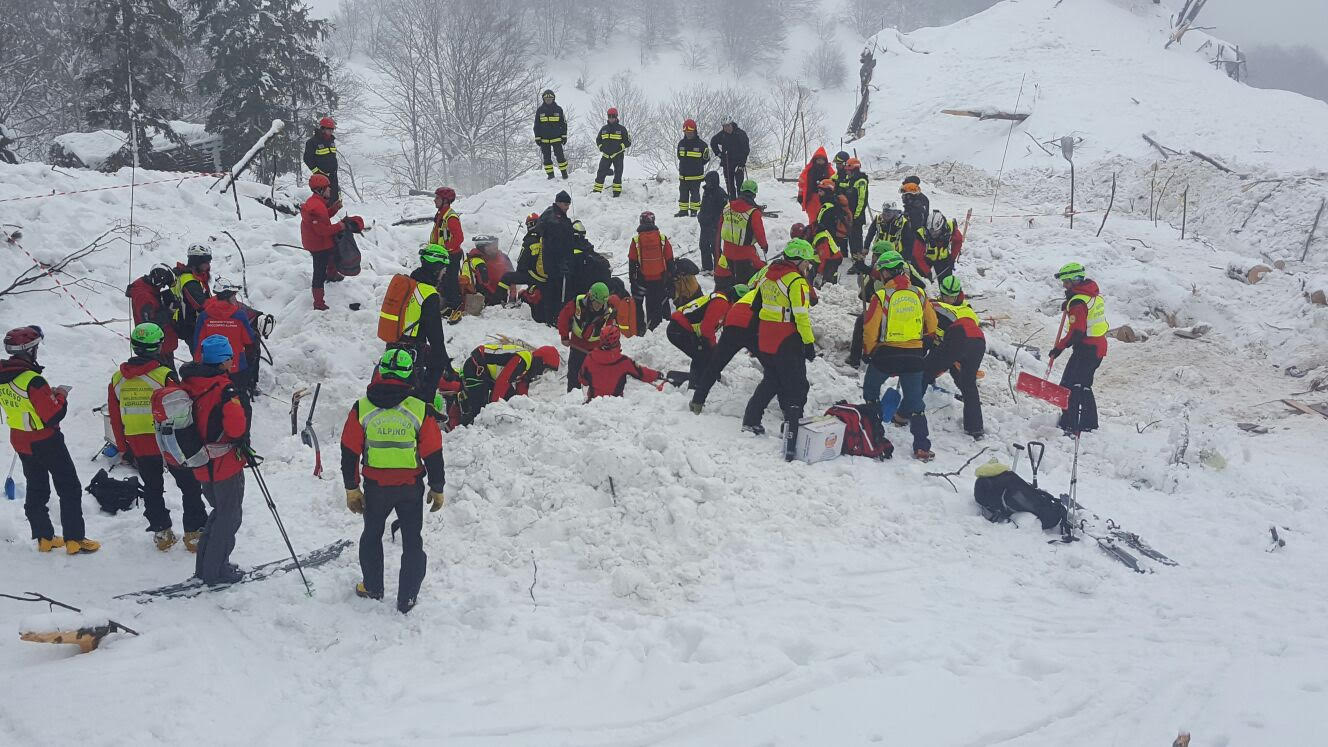 Hotel Rigopiano. Cambio della guardia fra i soccorritori piemontesi