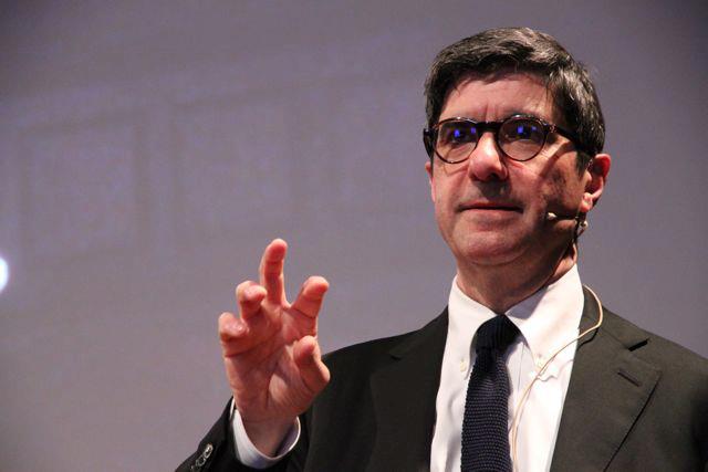 Al Teatro Alfieri di Asti Gianni Riotta modera l’incontro “La vita e la scienza”. Relatori Carlo Alberto Redi , Vittorio Dan Segre