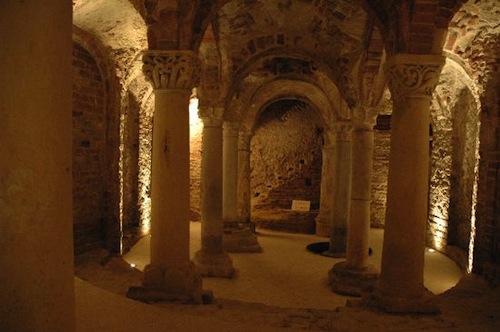 Altari e arredi liturgici nelle chiese astigiane. Se ne parla al museo di Sant’Anastasio