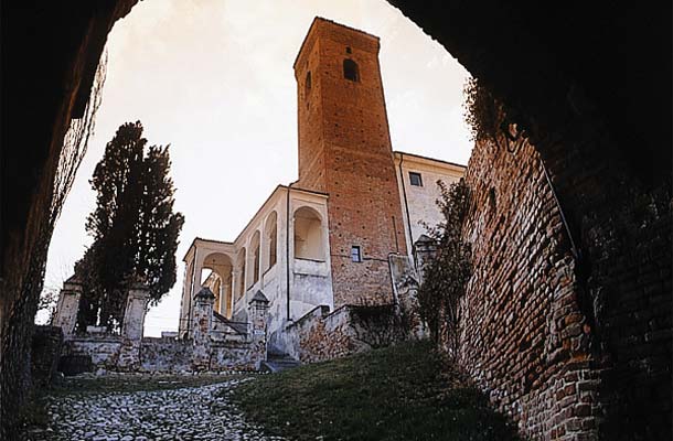 Percorsi di visita tra dimore storiche e strade del vino del Monferrato astigiano