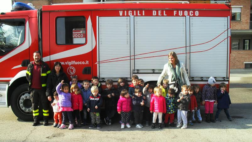 La scuola dell’Infanzia di Portacomaro Stazione alla caserma dei Vigili del Fuoco