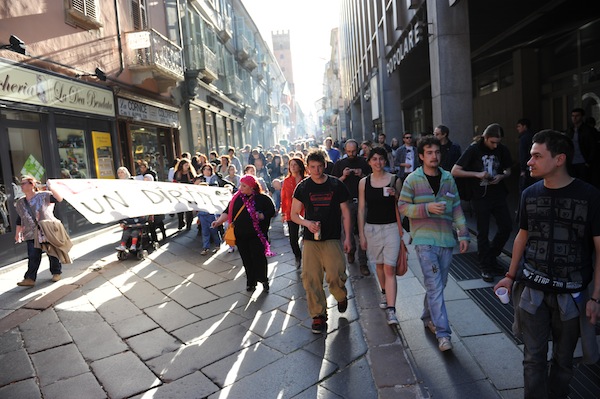 Una Street Parade per festeggiare i 3 anni dell’occupazione di via Allende