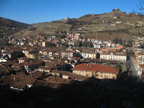 A Santo Stefano Belbo la notte si tinge di giallo