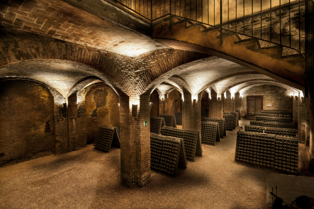 Canelli celebra le cattedrali sotterranee