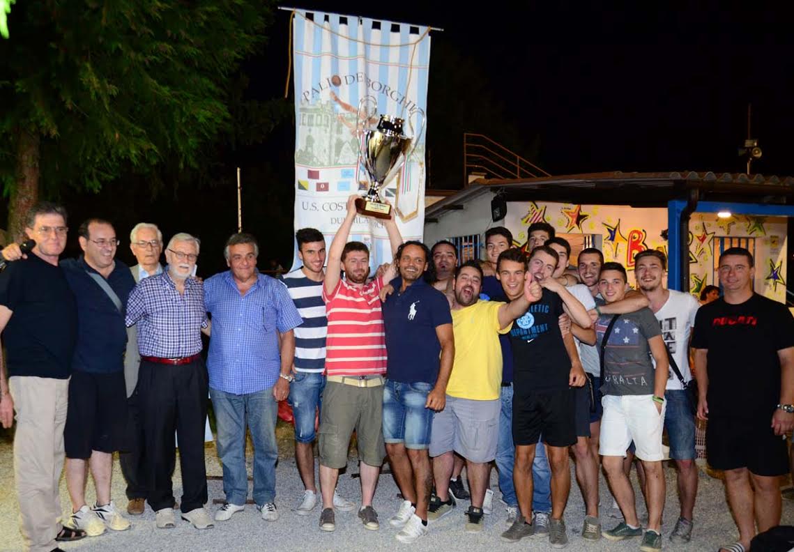 Valerio Onida parla ai giovani dinanzi a un folto pubblico al Foro Boario di Nizza