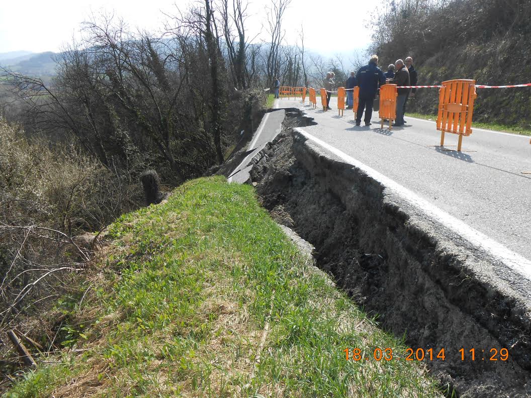 Cominciate le operazione di rifacimento fossi lungo la provinciale 59