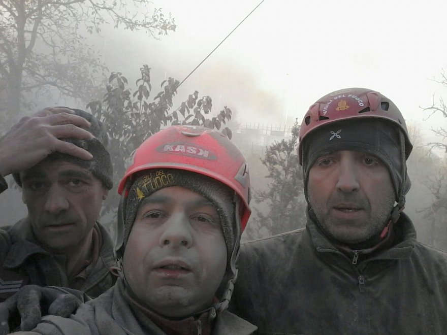 Vigili del fuoco di Asti scampati al terremoto. “Ci siamo rifugiati in un orto”