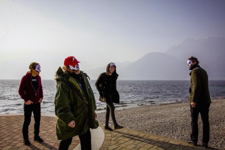 Domani ad Astimusica il trio mascherato dei Tre Allegri Ragazzi Morti