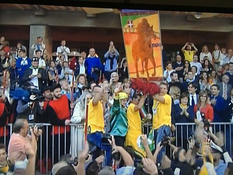 Palio di Asti. Vince San Lazzaro