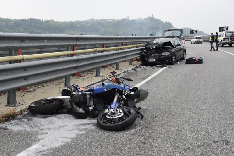 Motociclista muore sulla tangenziale di Asti