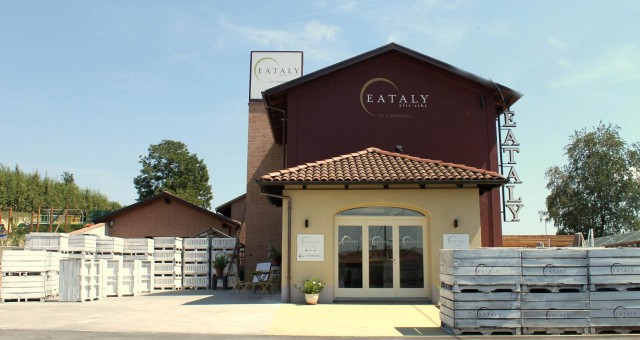 Oscar Farinetti a San Damiano per inaugurare il nuovo spazio bio di  Eataly in Campagna