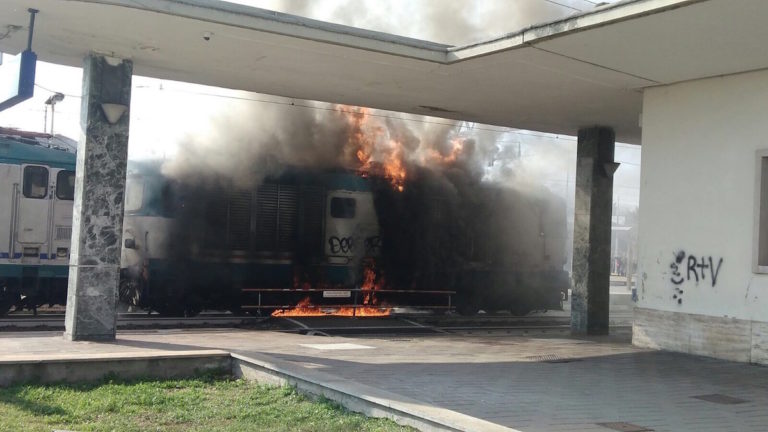 Incendio alla stazione di Asti: fotogallery