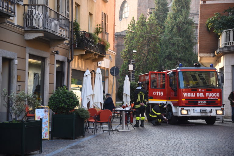 Incendio in un bar di piazza Statuto