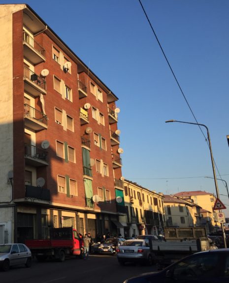 Blitz delle forze dell’ordine in corso Casale