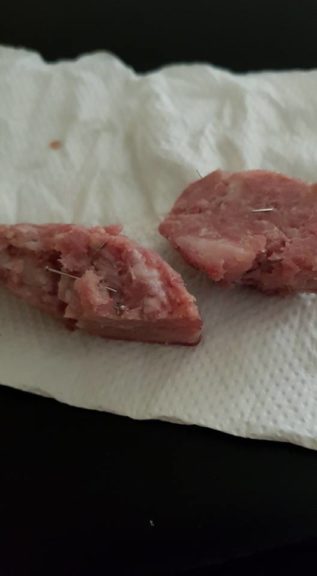 Esche di salame “chiodato” in via Scotti