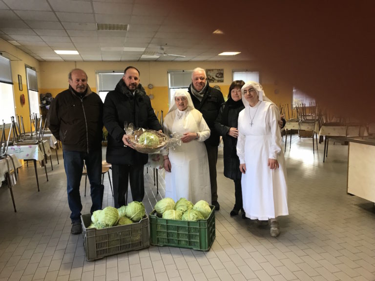 Dal Comitato Palio di San Marzanotto cavoli alla Mensa Sociale di corso Genova