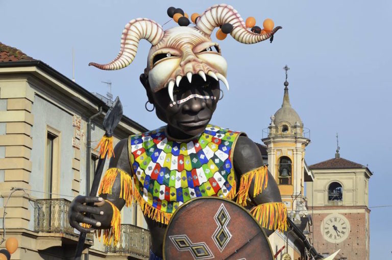 A Chivasso il Gran Carnevale della Bela Tolera con 60 gruppi in maschera