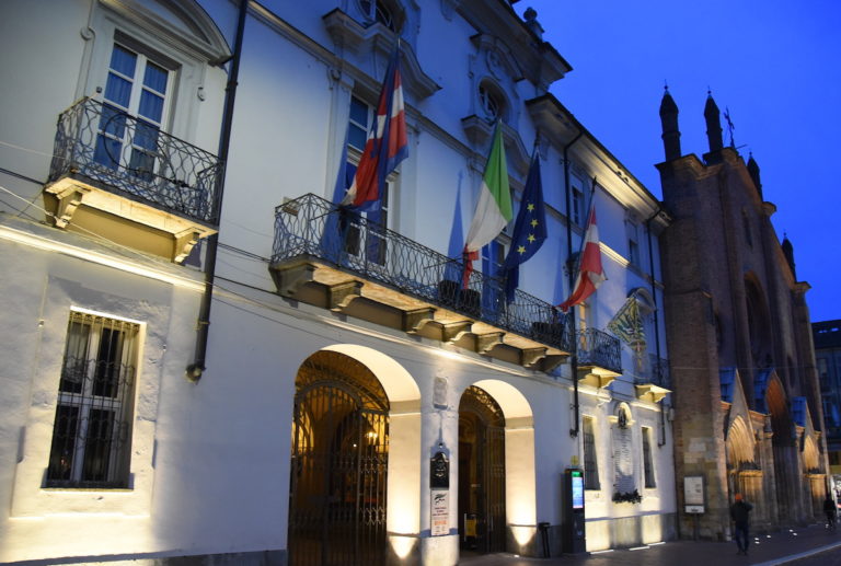 Tornano le luci d’artista in piazza San Secondo