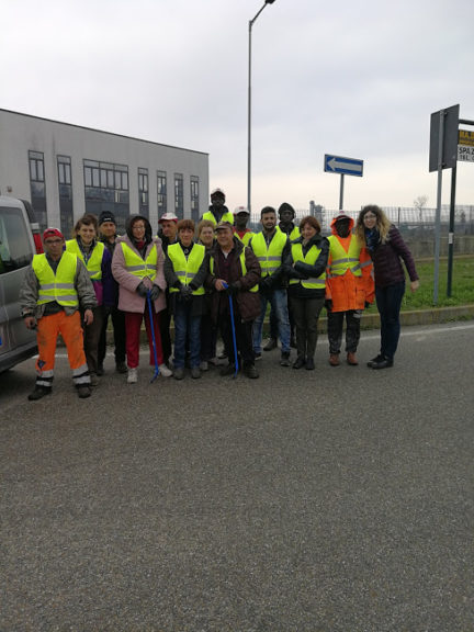 Puliamo Insieme a San Damiano d’Asti: partecipazione degli ospiti di Casa Bosticco e alcuni richiedenti asilo.