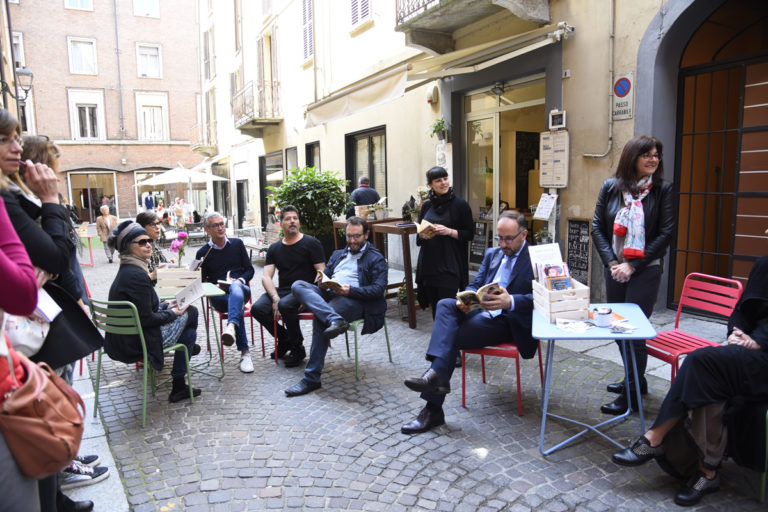 Nel centro di Asti è bookcrossing in compagnia di arte, design, moda e buon cibo