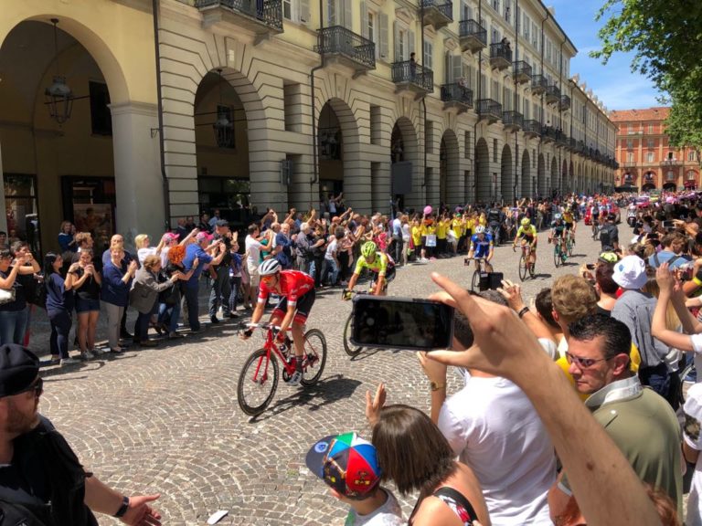 Il Giro d’Italia è arrivato ad Asti: le prime immagini