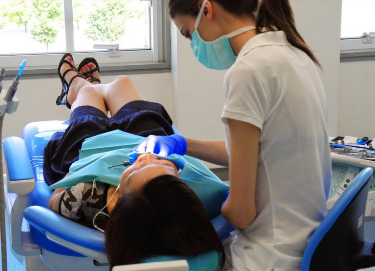 Oral Cancer Day: dentisti Andi visitano in piazza Medici