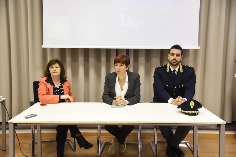 Una App della polizia per segnalare episodi di bullismo e di spaccio