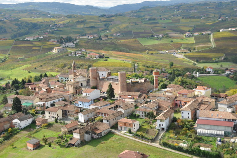 A Moasca al via i lavori di abbattimento della torre dell’acquedotto